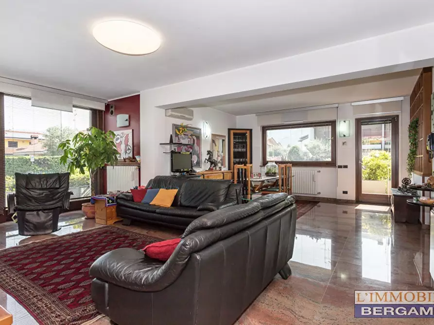 Immagine 4 di Villa in vendita  in via E. Mattei a Villa Di Serio