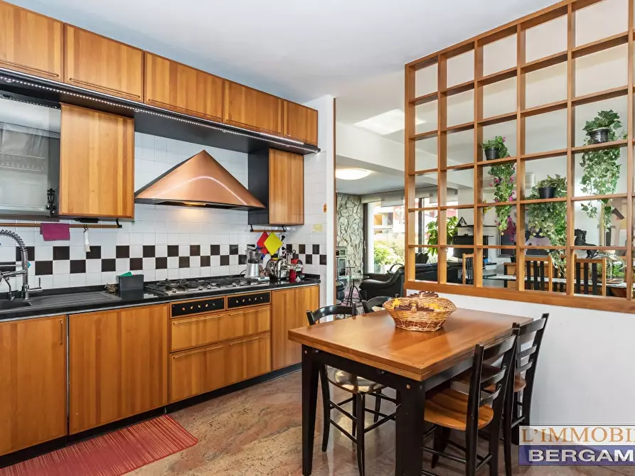 Immagine 5 di Villa in vendita  in via E. Mattei a Villa Di Serio