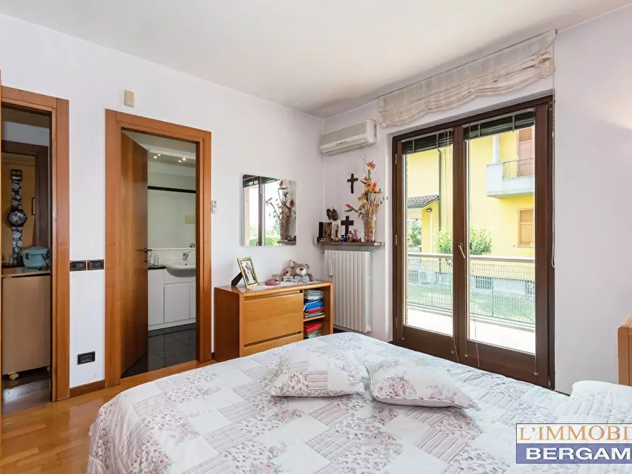 Immagine 9 di Villa in vendita  in via E. Mattei a Villa Di Serio