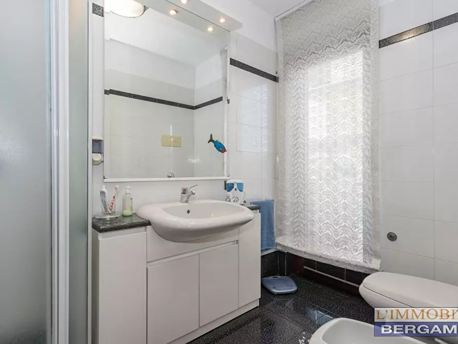 Immagine 10 di Villa in vendita  in via E. Mattei a Villa Di Serio