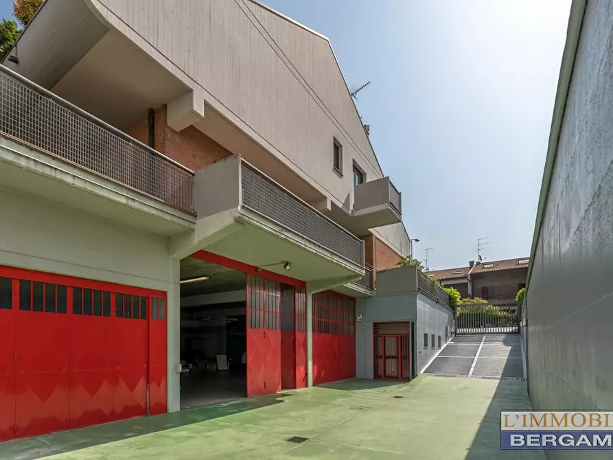 Immagine 18 di Villa in vendita  in via E. Mattei a Villa Di Serio