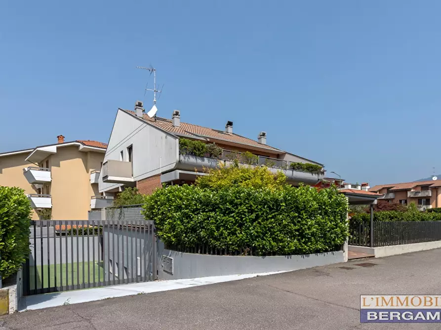 Immagine 20 di Villa in vendita  in via E. Mattei a Villa Di Serio