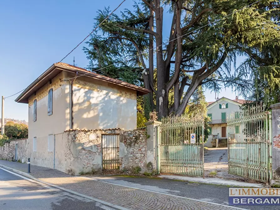 Immagine 1 di Casa indipendente in vendita  in via Locatelli a Villa Di Serio