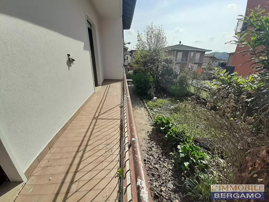 Immagine 8 di Villa in vendita  in via Piave a Scanzorosciate