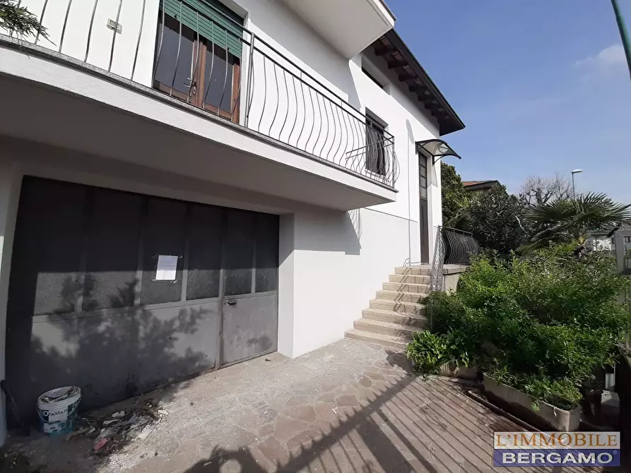 Immagine 9 di Villa in vendita  in via Piave a Scanzorosciate