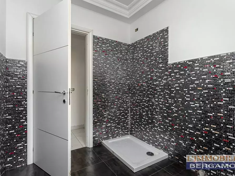 Immagine 22 di Villa in vendita  a Brembate