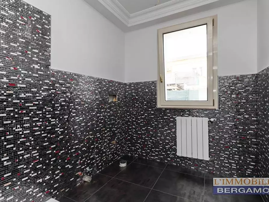 Immagine 23 di Villa in vendita  a Brembate