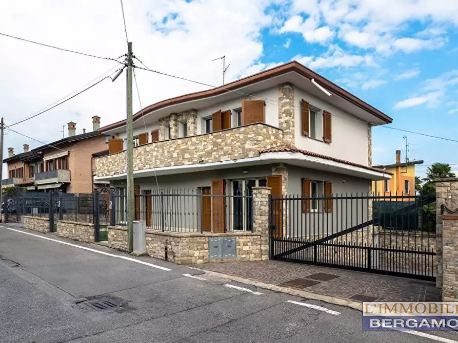 Immagine 24 di Villa in vendita  a Brembate