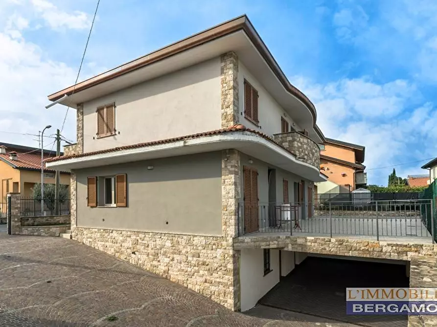 Immagine 25 di Villa in vendita  a Brembate
