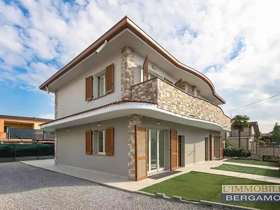 Immagine 2 di Villa in vendita  a Brembate