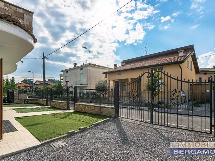 Immagine 3 di Villa in vendita  a Brembate