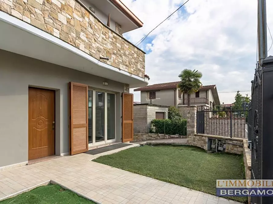 Immagine 5 di Villa in vendita  a Brembate