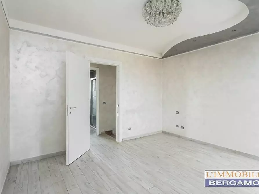 Immagine 12 di Villa in vendita  a Brembate