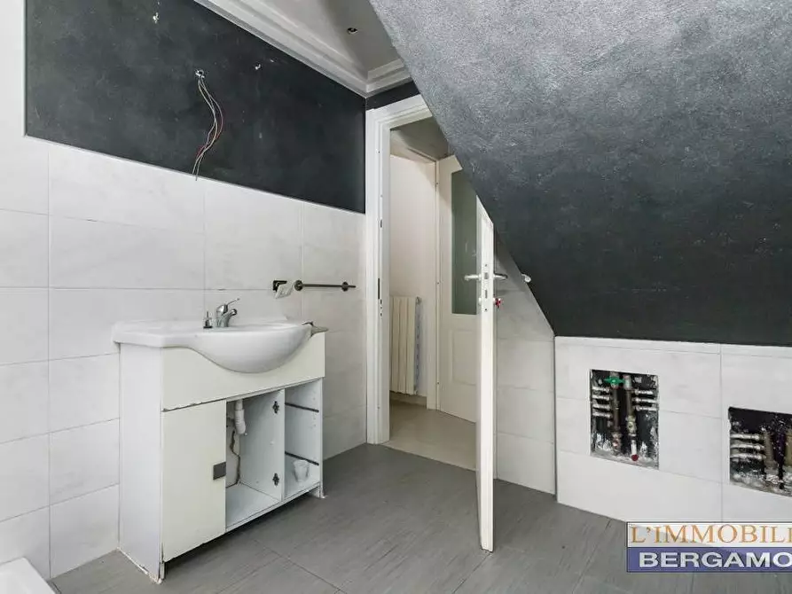 Immagine 26 di Villa in vendita  a Brembate