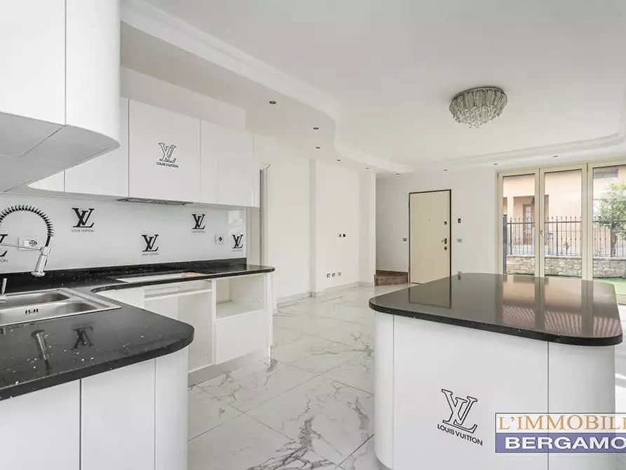 Immagine 28 di Villa in vendita  a Brembate