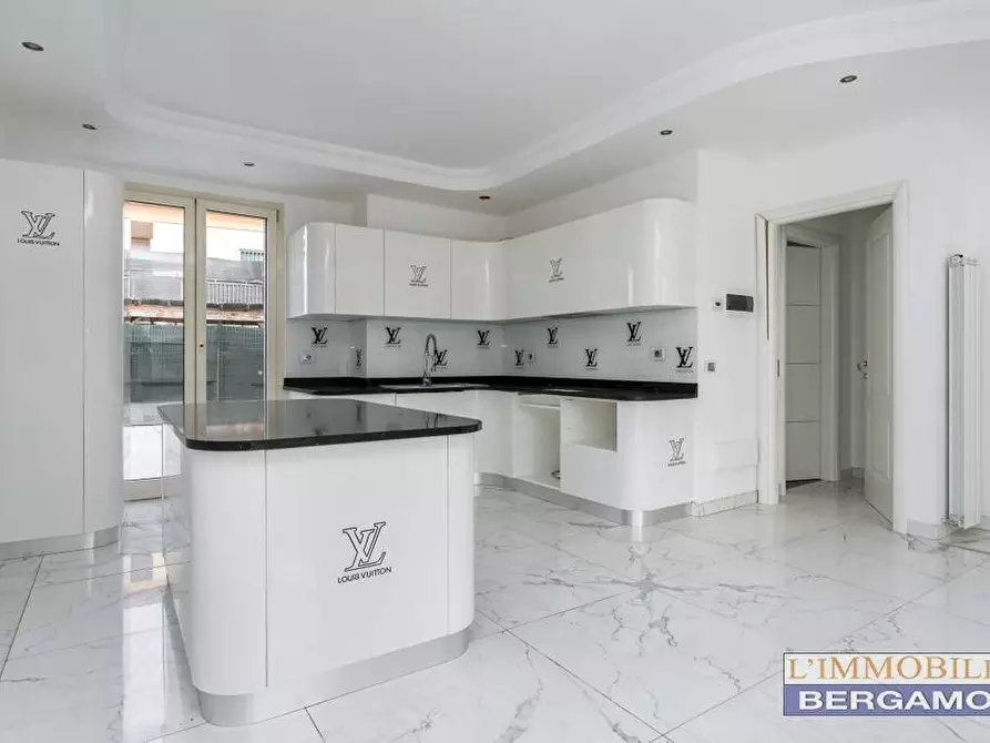 Immagine 30 di Villa in vendita  a Brembate