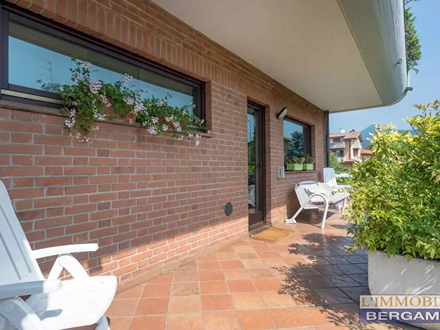 Immagine 4 di Villa in vendita  a Villa Di Serio