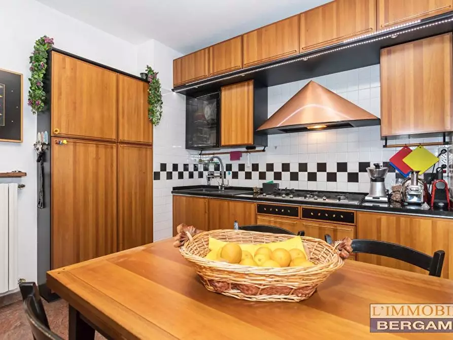 Immagine 9 di Villa in vendita  a Villa Di Serio