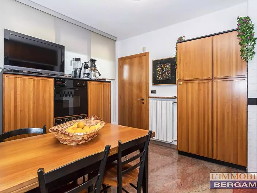 Immagine 10 di Villa in vendita  a Villa Di Serio