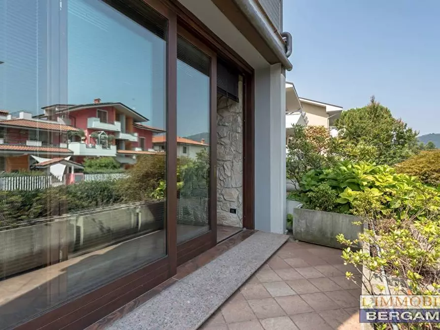 Immagine 14 di Villa in vendita  a Villa Di Serio