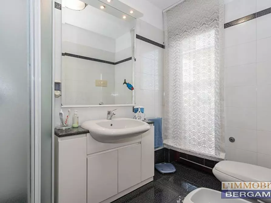 Immagine 21 di Villa in vendita  a Villa Di Serio