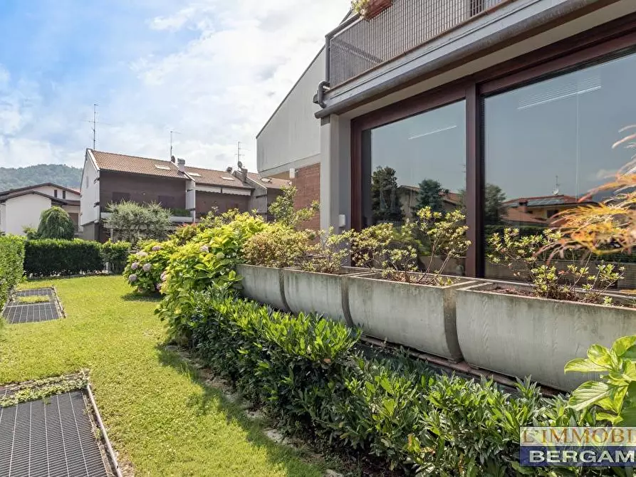 Immagine 30 di Villa in vendita  a Villa Di Serio