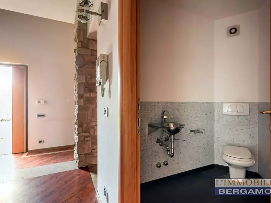 Immagine 15 di Villa in vendita  in via Falcone a Calcinate