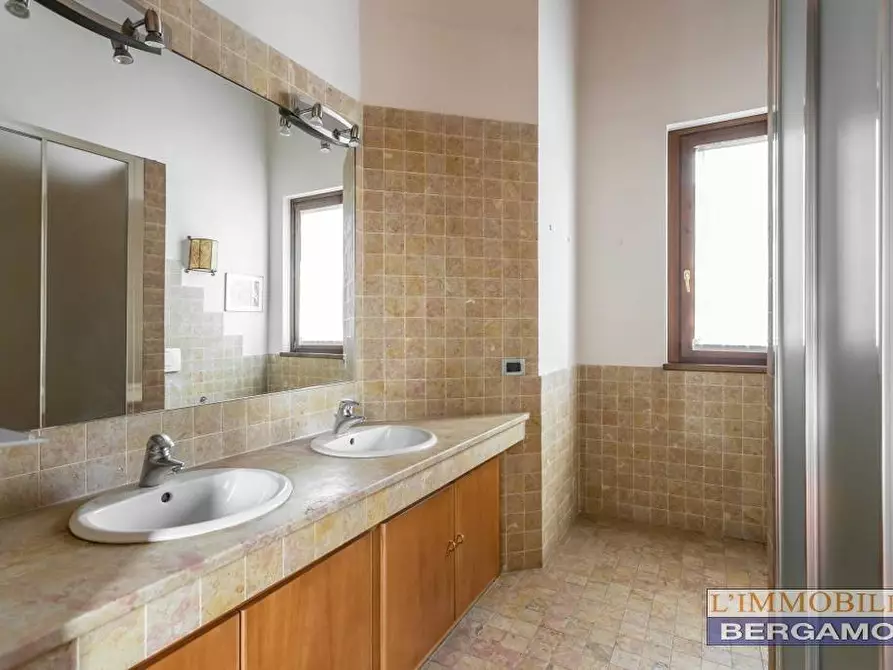 Immagine 22 di Villa in vendita  in via Falcone a Calcinate