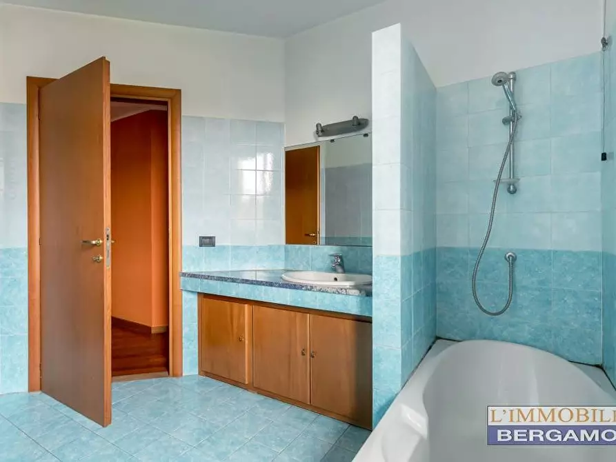 Immagine 27 di Villa in vendita  in via Falcone a Calcinate