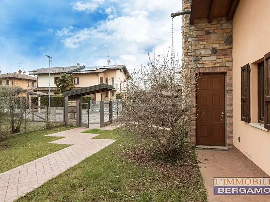 Immagine 29 di Villa in vendita  in via Falcone a Calcinate