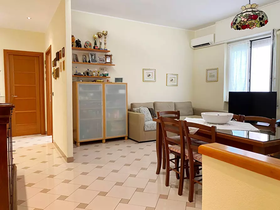 Immagine 2 di Appartamento in vendita  a Savona