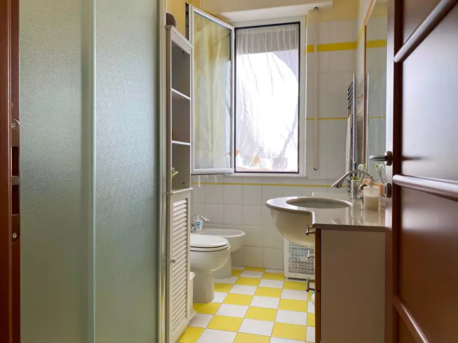 Immagine 17 di Appartamento in vendita  a Savona