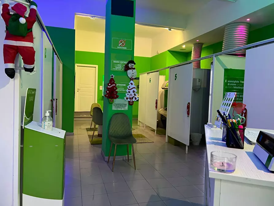 Immagine 3 di Attività commerciale in vendita  a Savona