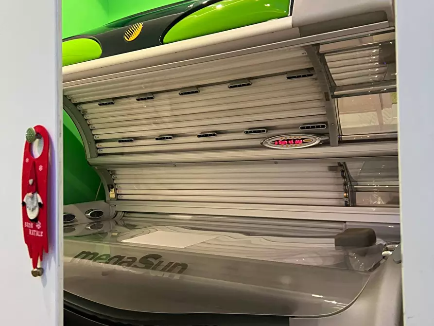 Immagine 15 di Attività commerciale in vendita  a Savona