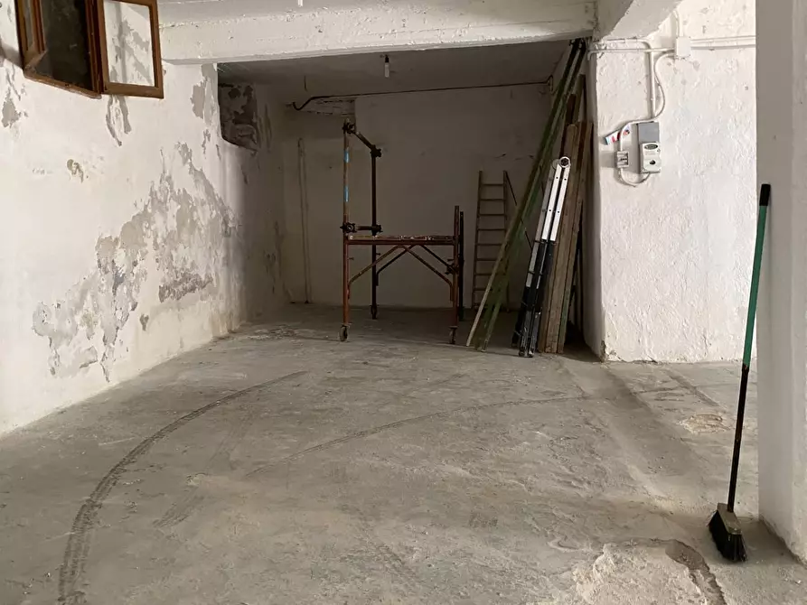 Immagine 8 di Magazzino in vendita  a Savona