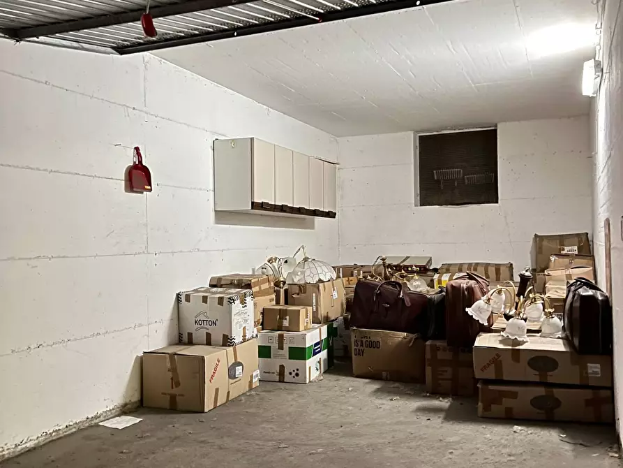 Immagine 2 di Box auto in vendita  a Savona