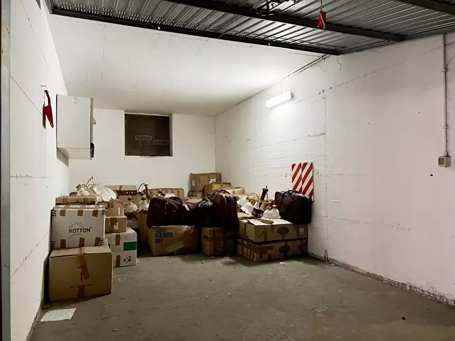 Immagine 4 di Box auto in vendita  a Savona