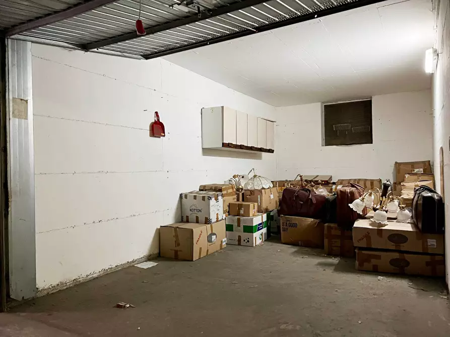 Immagine 7 di Box auto in vendita  a Savona