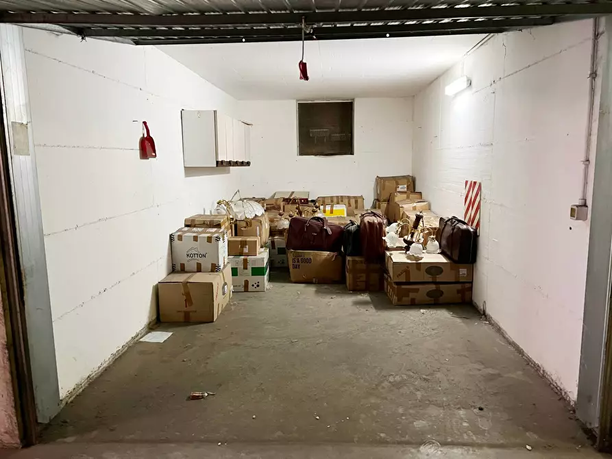 Immagine 8 di Box auto in vendita  a Savona