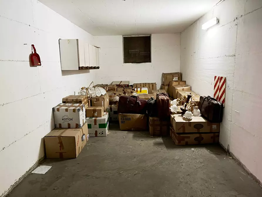 Immagine 9 di Box auto in vendita  a Savona