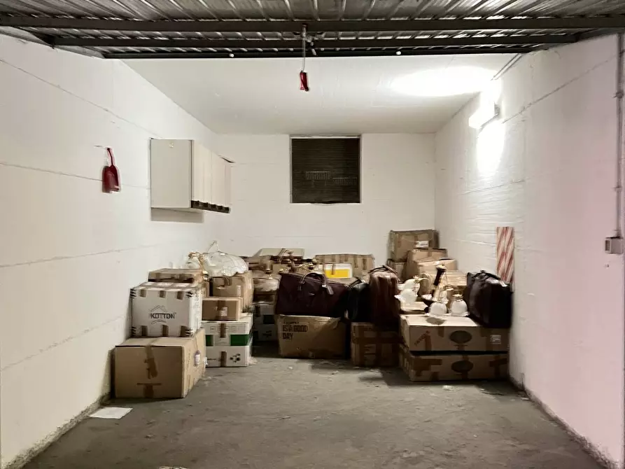 Immagine 11 di Box auto in vendita  a Savona