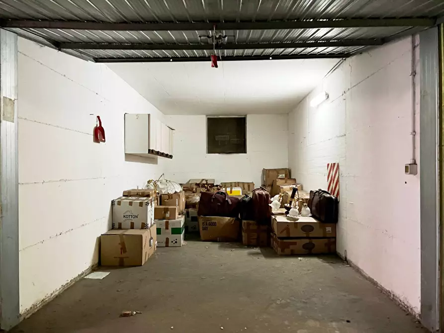 Immagine 13 di Box auto in vendita  a Savona