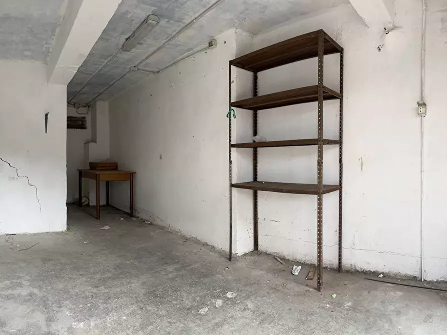 Immagine 3 di Magazzino in vendita  a Savona