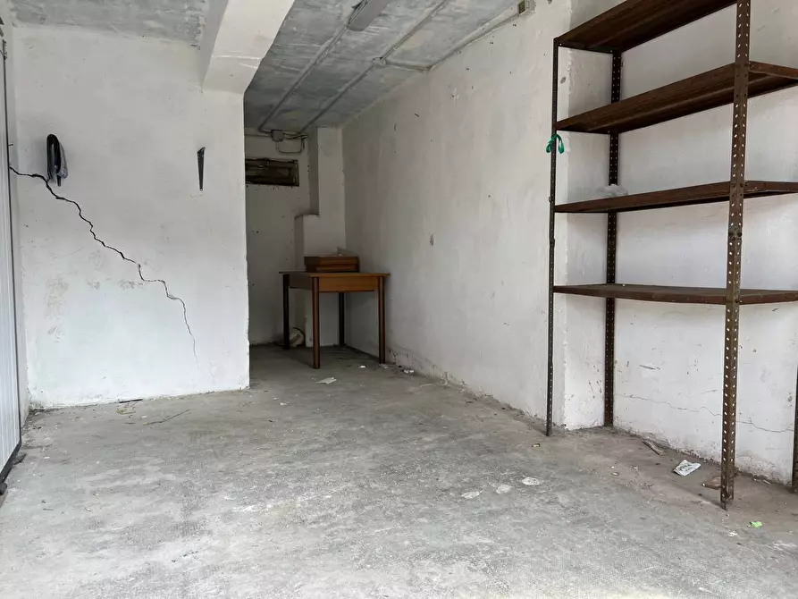 Immagine 5 di Magazzino in vendita  a Savona