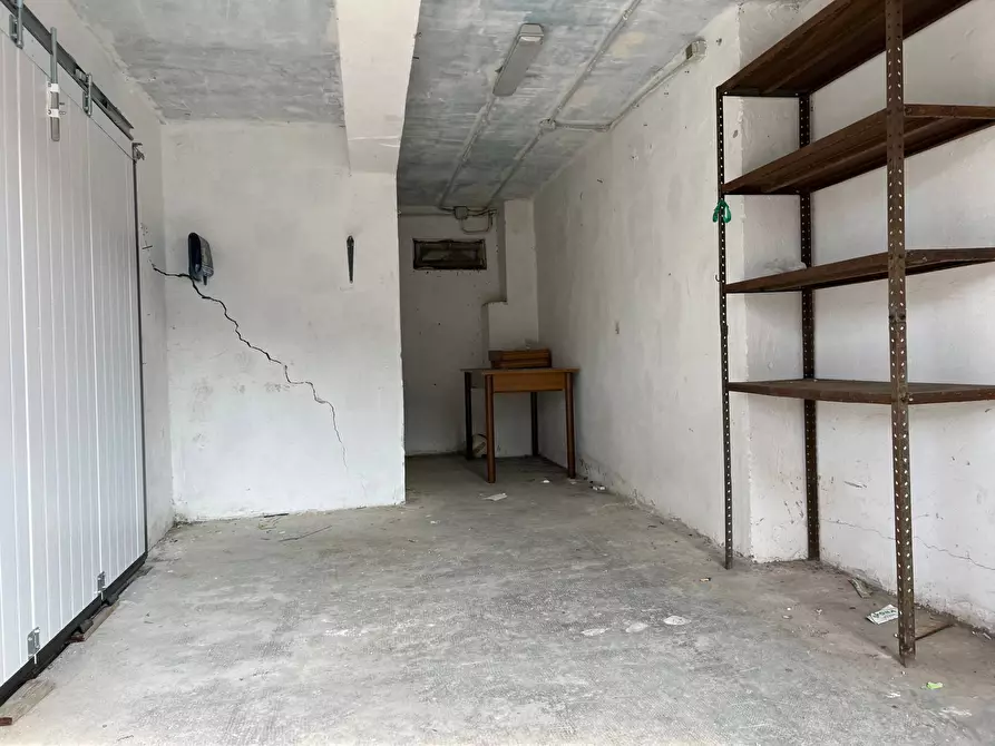 Immagine 6 di Magazzino in vendita  a Savona