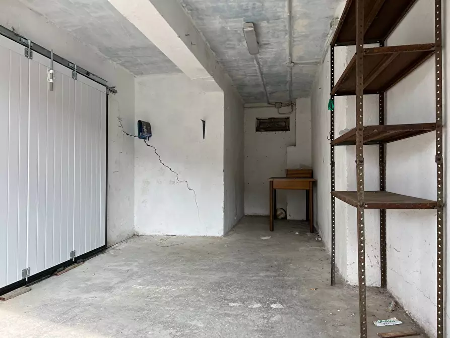 Immagine 8 di Magazzino in vendita  a Savona