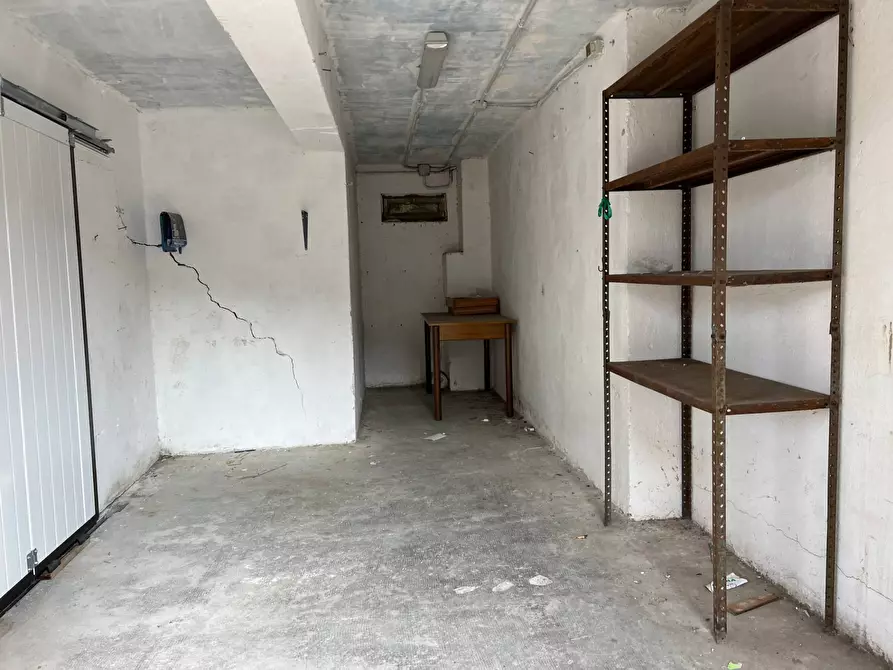 Immagine 10 di Magazzino in vendita  a Savona