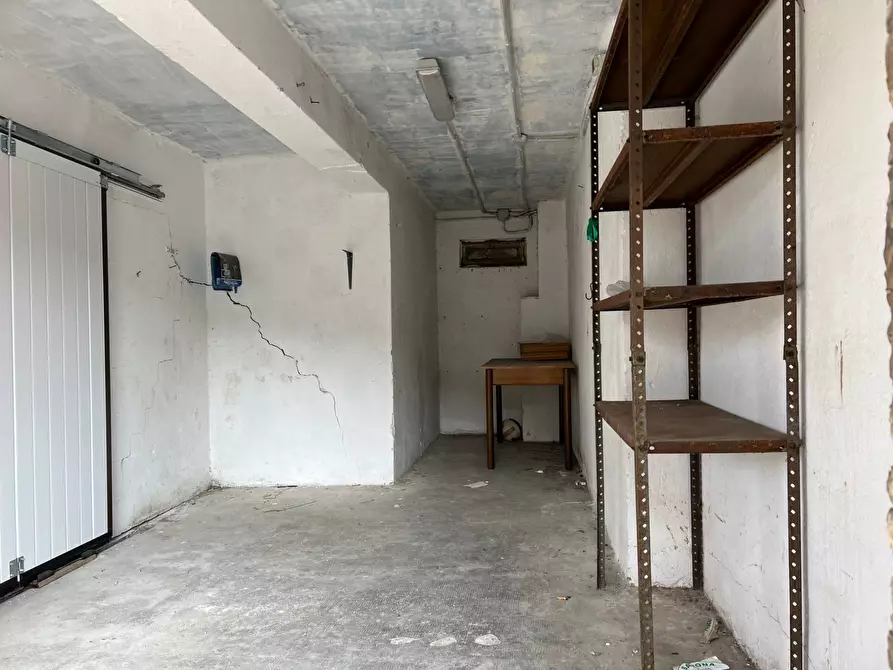 Immagine 14 di Magazzino in vendita  a Savona