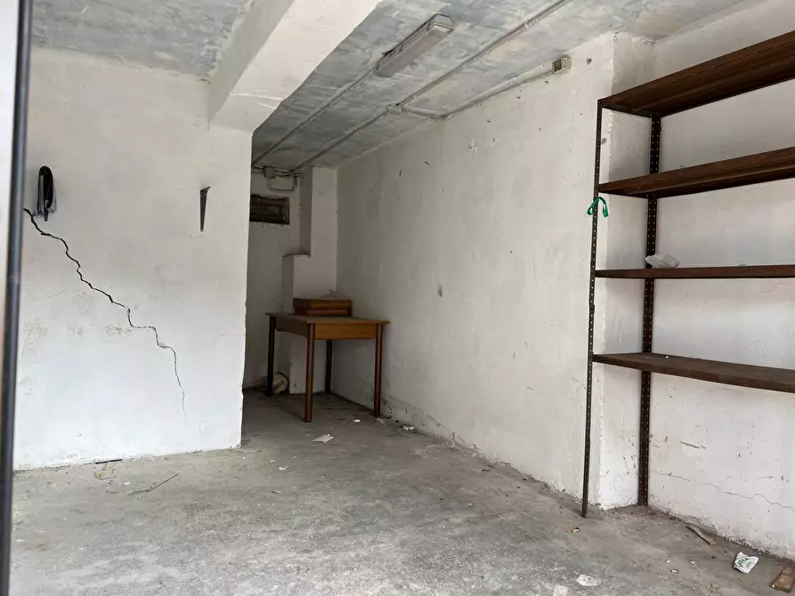 Immagine 15 di Magazzino in vendita  a Savona