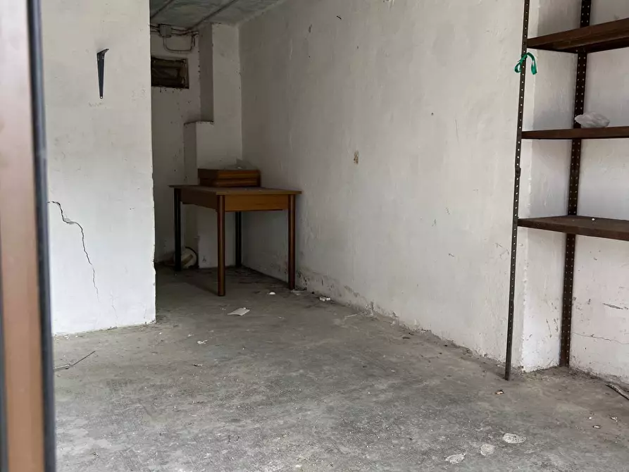 Immagine 16 di Magazzino in vendita  a Savona